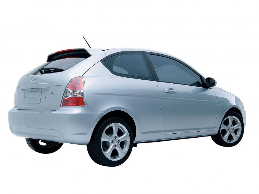  Hyundai Accent 3-Door 2006 года  (US) (фото 2 из 13)